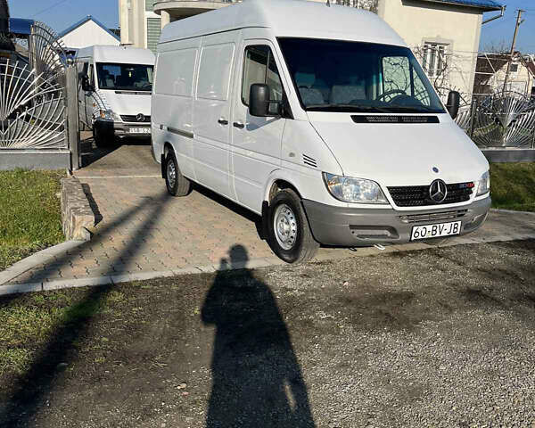 Белый Мерседес Sprinter, объемом двигателя 0 л и пробегом 205 тыс. км за 14800 $, фото 1 на Automoto.ua