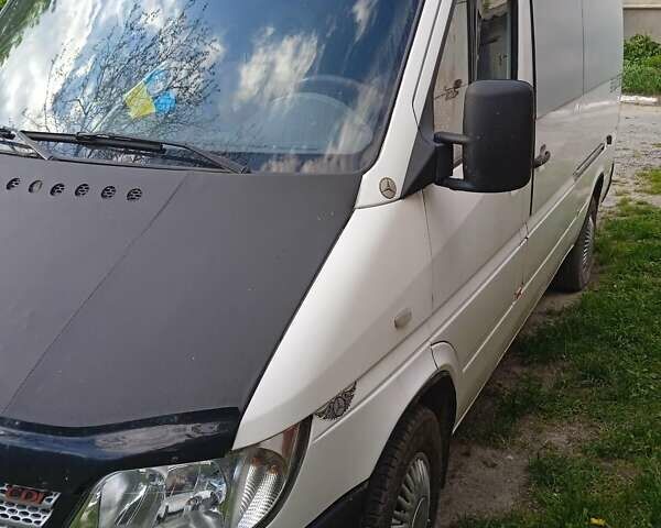 Білий Мерседес Sprinter, об'ємом двигуна 2.2 л та пробігом 329 тис. км за 6500 $, фото 1 на Automoto.ua
