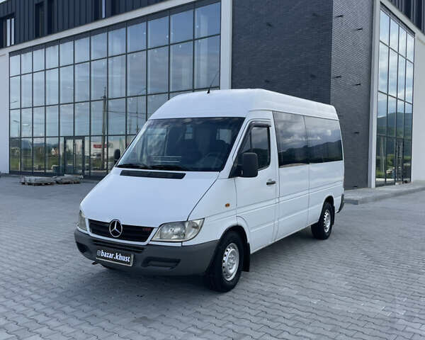 Белый Мерседес Sprinter, объемом двигателя 2.15 л и пробегом 450 тыс. км за 7000 $, фото 1 на Automoto.ua