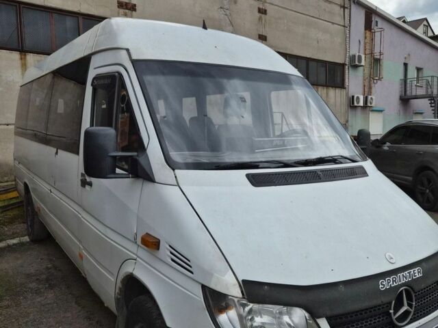 Белый Мерседес Sprinter, объемом двигателя 2.15 л и пробегом 540 тыс. км за 3500 $, фото 1 на Automoto.ua