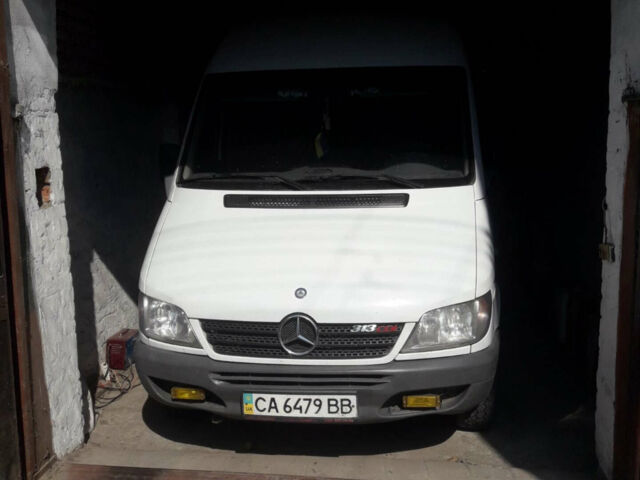 Белый Мерседес Sprinter, объемом двигателя 2.1 л и пробегом 340 тыс. км за 8000 $, фото 1 на Automoto.ua