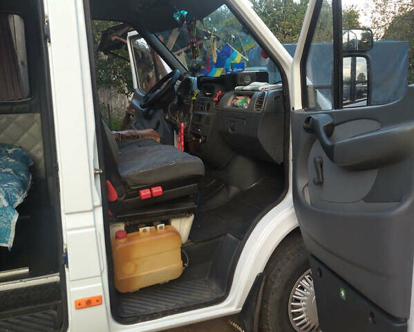 Белый Мерседес Sprinter, объемом двигателя 2.2 л и пробегом 350 тыс. км за 7500 $, фото 1 на Automoto.ua