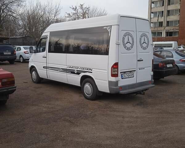 Белый Мерседес Sprinter, объемом двигателя 2.2 л и пробегом 260 тыс. км за 9000 $, фото 1 на Automoto.ua
