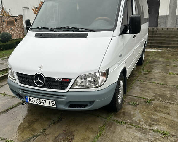 Белый Мерседес Sprinter, объемом двигателя 2.1 л и пробегом 950 тыс. км за 8100 $, фото 1 на Automoto.ua