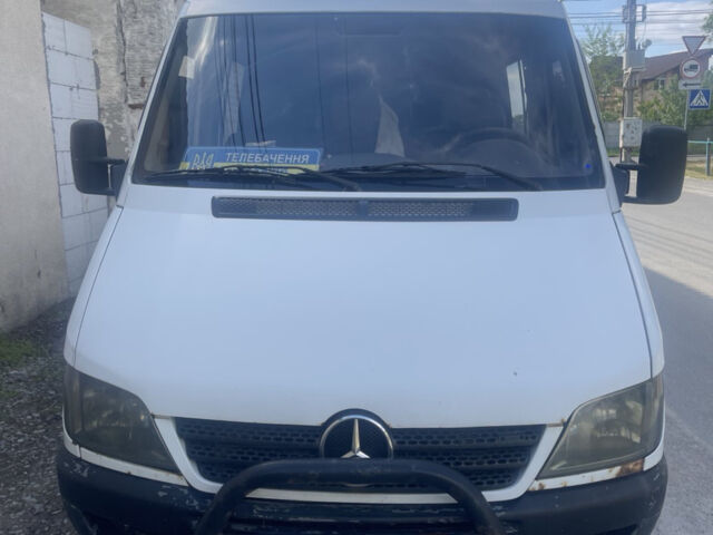 Белый Мерседес Sprinter, объемом двигателя 2.15 л и пробегом 454 тыс. км за 6000 $, фото 1 на Automoto.ua