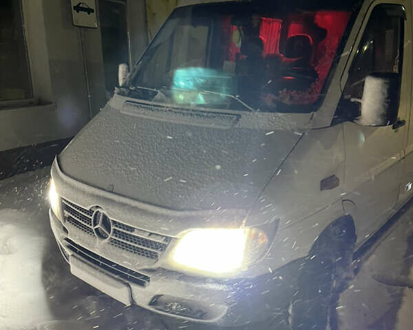 Белый Мерседес Sprinter, объемом двигателя 2.1 л и пробегом 900 тыс. км за 12000 $, фото 1 на Automoto.ua