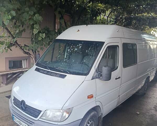 Белый Мерседес Sprinter, объемом двигателя 0 л и пробегом 390 тыс. км за 8000 $, фото 1 на Automoto.ua
