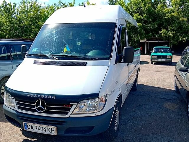 Белый Мерседес Sprinter, объемом двигателя 2.2 л и пробегом 284 тыс. км за 10000 $, фото 1 на Automoto.ua