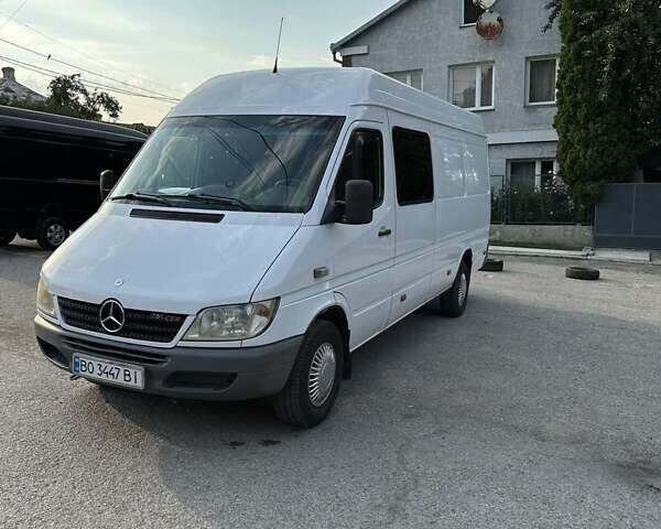Белый Мерседес Sprinter, объемом двигателя 2.7 л и пробегом 850 тыс. км за 11500 $, фото 1 на Automoto.ua