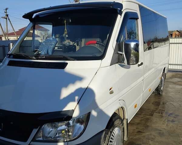 Белый Мерседес Sprinter, объемом двигателя 2.69 л и пробегом 410 тыс. км за 10100 $, фото 1 на Automoto.ua