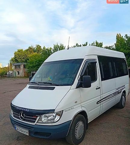 Белый Мерседес Sprinter, объемом двигателя 2.2 л и пробегом 287 тыс. км за 9500 $, фото 1 на Automoto.ua