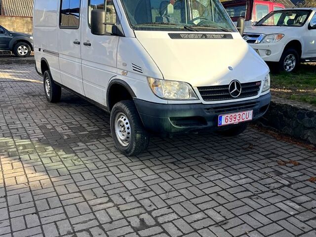 Белый Мерседес Sprinter, объемом двигателя 2.2 л и пробегом 270 тыс. км за 9999 $, фото 1 на Automoto.ua
