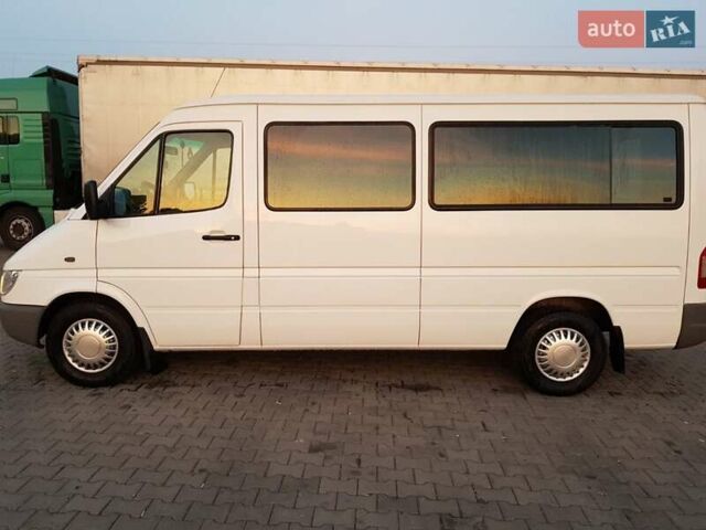 Белый Мерседес Sprinter, объемом двигателя 2.15 л и пробегом 500 тыс. км за 9900 $, фото 1 на Automoto.ua