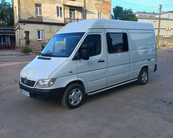 Білий Мерседес Sprinter, об'ємом двигуна 2.7 л та пробігом 230 тис. км за 10500 $, фото 1 на Automoto.ua