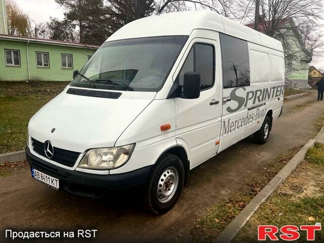 Белый Мерседес Sprinter, объемом двигателя 2.2 л и пробегом 200 тыс. км за 9500 $, фото 1 на Automoto.ua