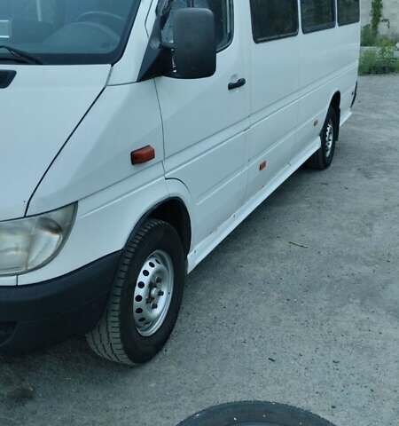 Белый Мерседес Sprinter, объемом двигателя 2.2 л и пробегом 120 тыс. км за 8000 $, фото 1 на Automoto.ua