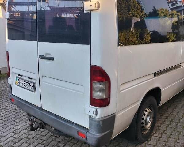Белый Мерседес Sprinter, объемом двигателя 2.1 л и пробегом 428 тыс. км за 6500 $, фото 1 на Automoto.ua
