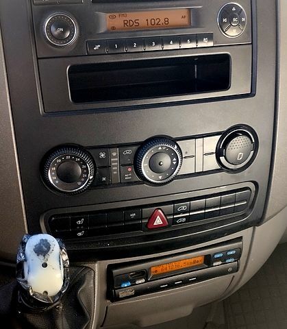 Белый Мерседес Sprinter, объемом двигателя 2.1 л и пробегом 641 тыс. км за 9500 $, фото 1 на Automoto.ua