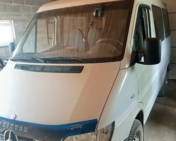 Белый Мерседес Sprinter, объемом двигателя 2.2 л и пробегом 287 тыс. км за 7000 $, фото 1 на Automoto.ua