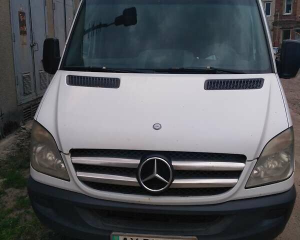 Белый Мерседес Sprinter, объемом двигателя 2.2 л и пробегом 600 тыс. км за 13600 $, фото 1 на Automoto.ua