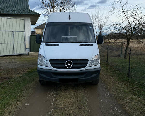 Белый Мерседес Sprinter, объемом двигателя 0 л и пробегом 666 тыс. км за 10100 $, фото 1 на Automoto.ua
