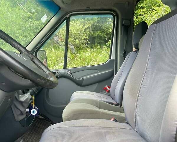 Белый Мерседес Sprinter, объемом двигателя 2.2 л и пробегом 350 тыс. км за 8000 $, фото 1 на Automoto.ua