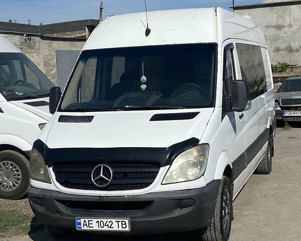 Белый Мерседес Sprinter, объемом двигателя 2.2 л и пробегом 200 тыс. км за 9700 $, фото 1 на Automoto.ua