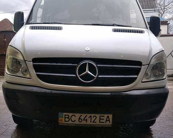Белый Мерседес Sprinter, объемом двигателя 2.1 л и пробегом 465 тыс. км за 9781 $, фото 1 на Automoto.ua
