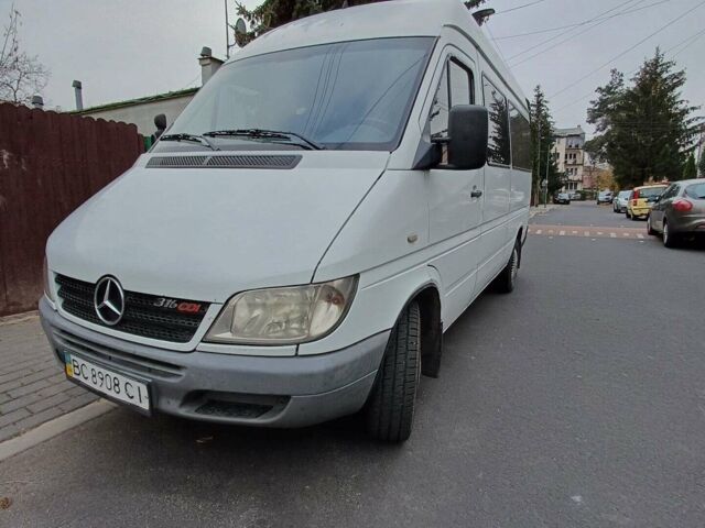 Белый Мерседес Sprinter, объемом двигателя 2.7 л и пробегом 272 тыс. км за 8000 $, фото 1 на Automoto.ua