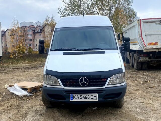 Белый Мерседес Sprinter, объемом двигателя 2.1 л и пробегом 327 тыс. км за 13270 $, фото 1 на Automoto.ua