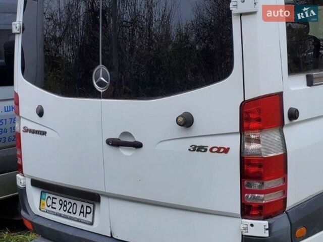 Белый Мерседес Sprinter, объемом двигателя 2.15 л и пробегом 225 тыс. км за 12000 $, фото 1 на Automoto.ua