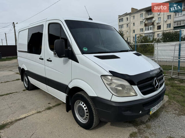Белый Мерседес Sprinter, объемом двигателя 2.15 л и пробегом 350 тыс. км за 6999 $, фото 1 на Automoto.ua