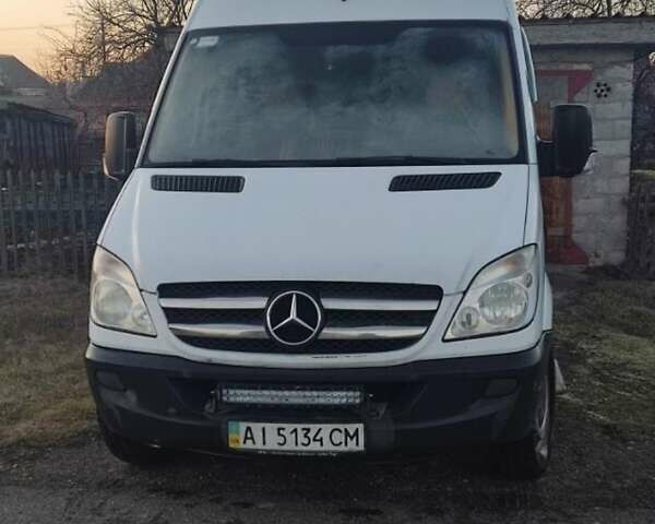 Белый Мерседес Sprinter, объемом двигателя 2.2 л и пробегом 300 тыс. км за 13500 $, фото 1 на Automoto.ua