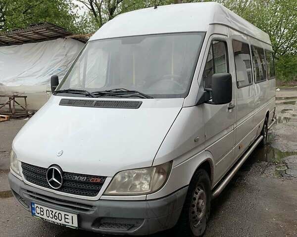 Белый Мерседес Sprinter, объемом двигателя 2.15 л и пробегом 315 тыс. км за 7100 $, фото 1 на Automoto.ua