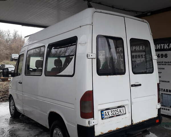 Білий Мерседес Sprinter, об'ємом двигуна 2.2 л та пробігом 250 тис. км за 5000 $, фото 1 на Automoto.ua