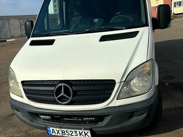 Белый Мерседес Sprinter, объемом двигателя 2.1 л и пробегом 200 тыс. км за 9000 $, фото 1 на Automoto.ua