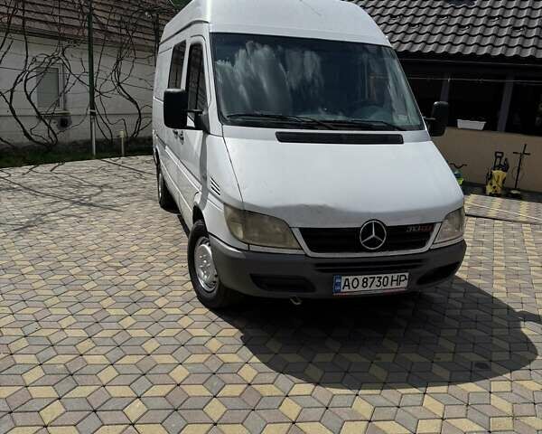 Белый Мерседес Sprinter, объемом двигателя 2.15 л и пробегом 574 тыс. км за 7200 $, фото 1 на Automoto.ua