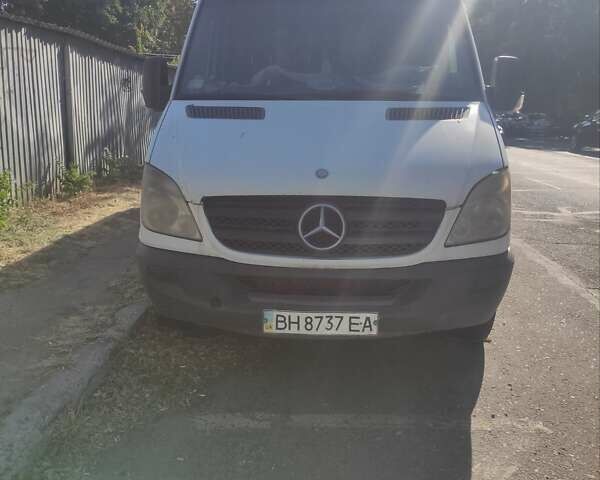 Белый Мерседес Sprinter, объемом двигателя 2.15 л и пробегом 435 тыс. км за 10000 $, фото 1 на Automoto.ua