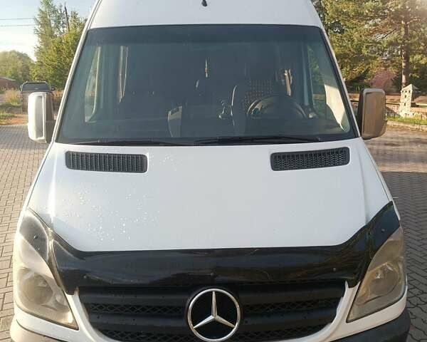 Белый Мерседес Sprinter, объемом двигателя 2.15 л и пробегом 619 тыс. км за 12300 $, фото 1 на Automoto.ua