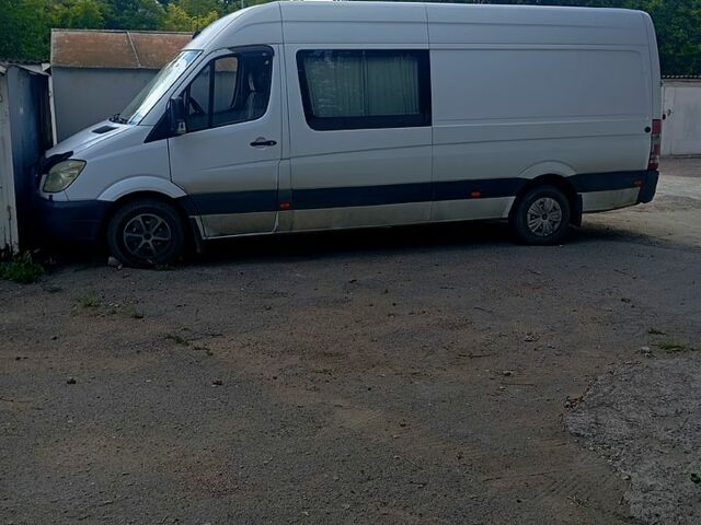 Белый Мерседес Sprinter, объемом двигателя 3 л и пробегом 342 тыс. км за 15000 $, фото 1 на Automoto.ua