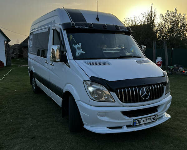 Белый Мерседес Sprinter, объемом двигателя 2.1 л и пробегом 320 тыс. км за 13200 $, фото 1 на Automoto.ua