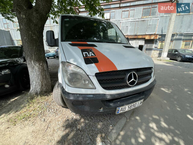 Белый Мерседес Sprinter, объемом двигателя 2.15 л и пробегом 555 тыс. км за 7800 $, фото 1 на Automoto.ua