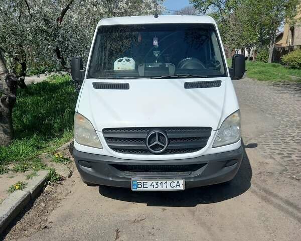Белый Мерседес Sprinter, объемом двигателя 2.2 л и пробегом 590 тыс. км за 11500 $, фото 1 на Automoto.ua