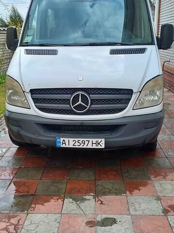 Белый Мерседес Sprinter, объемом двигателя 2.1 л и пробегом 417 тыс. км за 9300 $, фото 1 на Automoto.ua