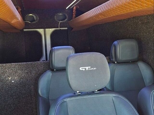 Белый Мерседес Sprinter, объемом двигателя 2.3 л и пробегом 300 тыс. км за 13750 $, фото 1 на Automoto.ua