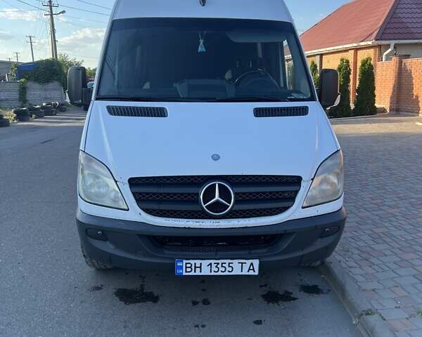 Белый Мерседес Sprinter, объемом двигателя 2.99 л и пробегом 530 тыс. км за 15300 $, фото 1 на Automoto.ua