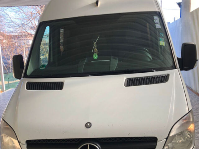 Белый Мерседес Sprinter, объемом двигателя 2.1 л и пробегом 500 тыс. км за 15000 $, фото 1 на Automoto.ua