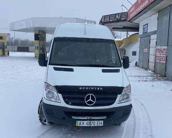 Белый Мерседес Sprinter, объемом двигателя 2.15 л и пробегом 695 тыс. км за 14000 $, фото 1 на Automoto.ua