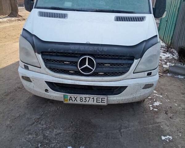 Белый Мерседес Sprinter, объемом двигателя 3 л и пробегом 420 тыс. км за 12000 $, фото 1 на Automoto.ua