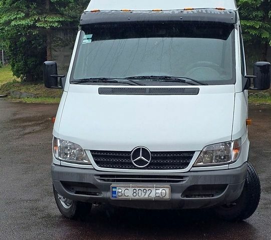 Белый Мерседес Sprinter, объемом двигателя 2.7 л и пробегом 200 тыс. км за 19999 $, фото 1 на Automoto.ua
